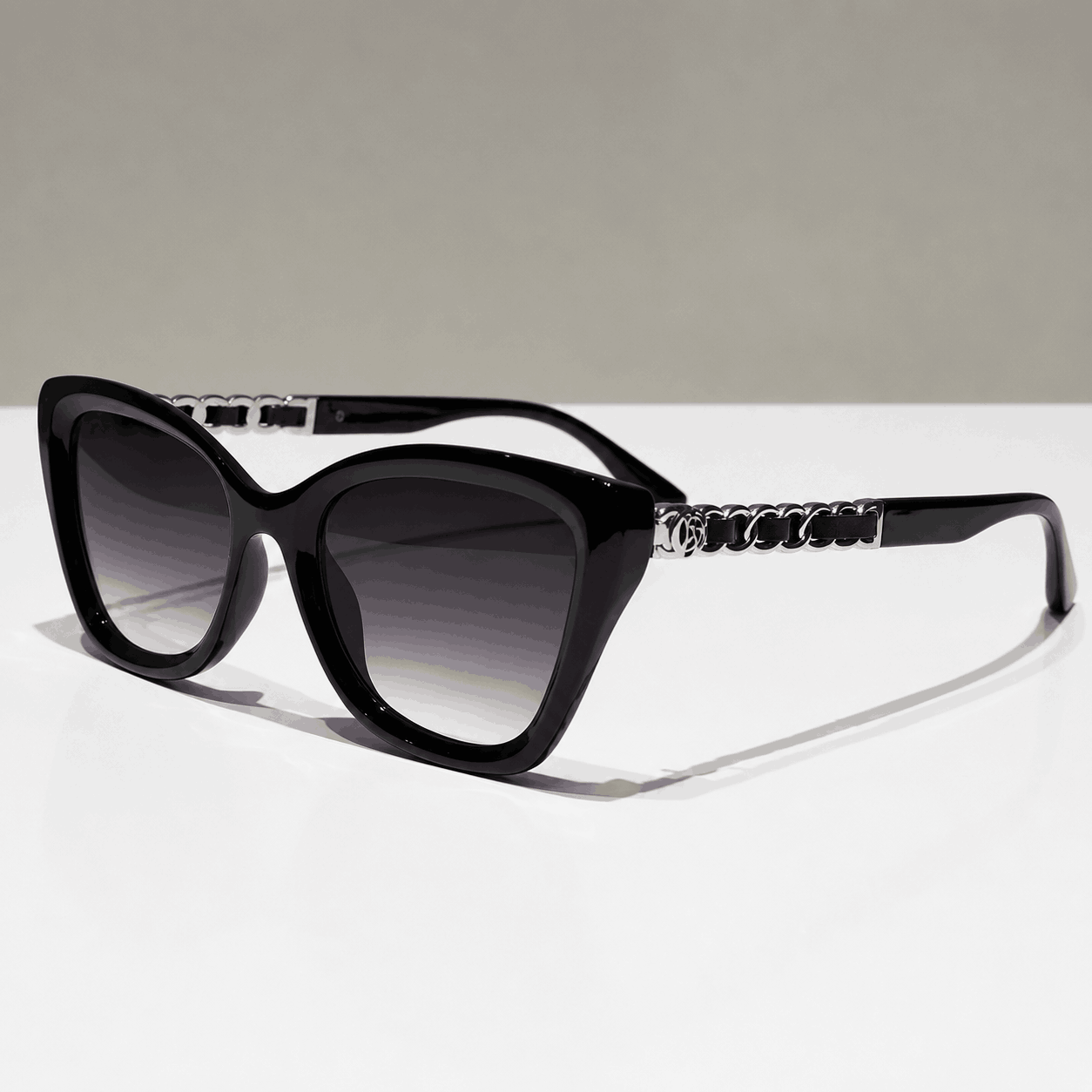 Modern Black Chain-Detail Cat-Eye Secondary image