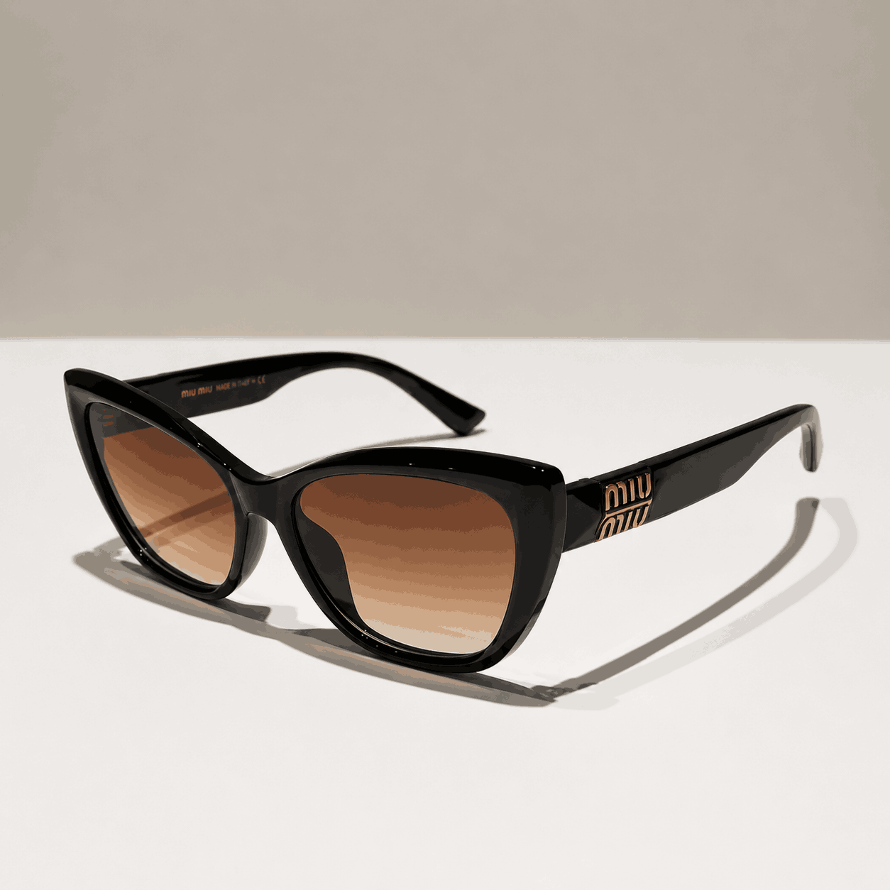 Black Oversized Cat-Eye Secondary image